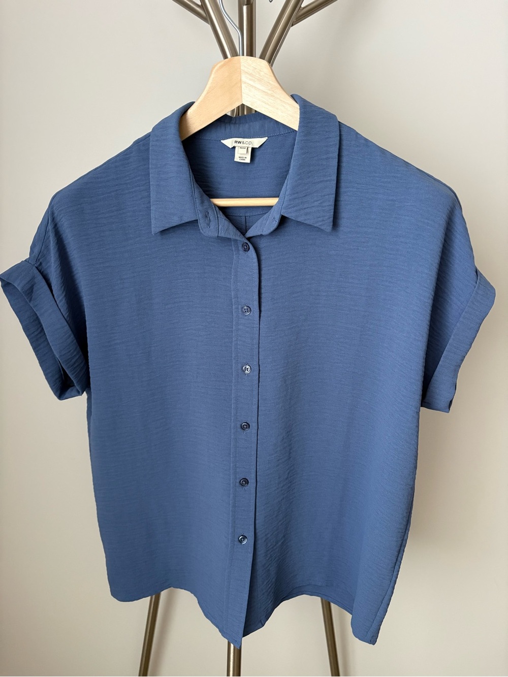 RW&CO. Blue Short-Sleeve Button Down Shirt